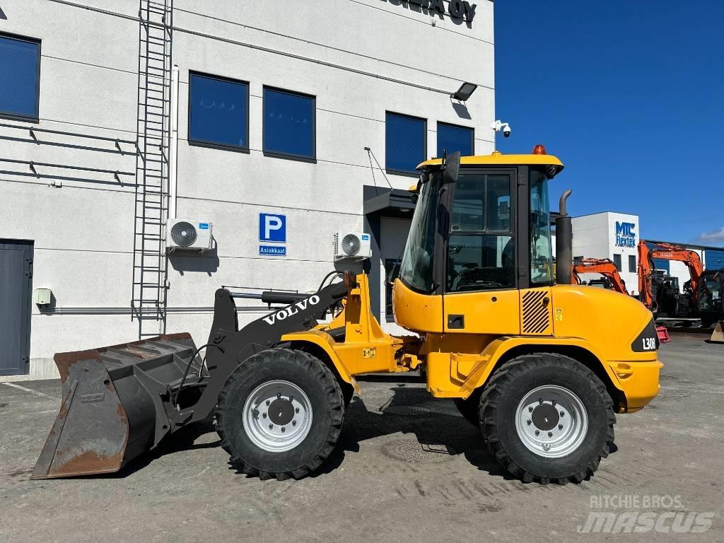 Volvo L 30 B Naudoti ratiniai krautuvai