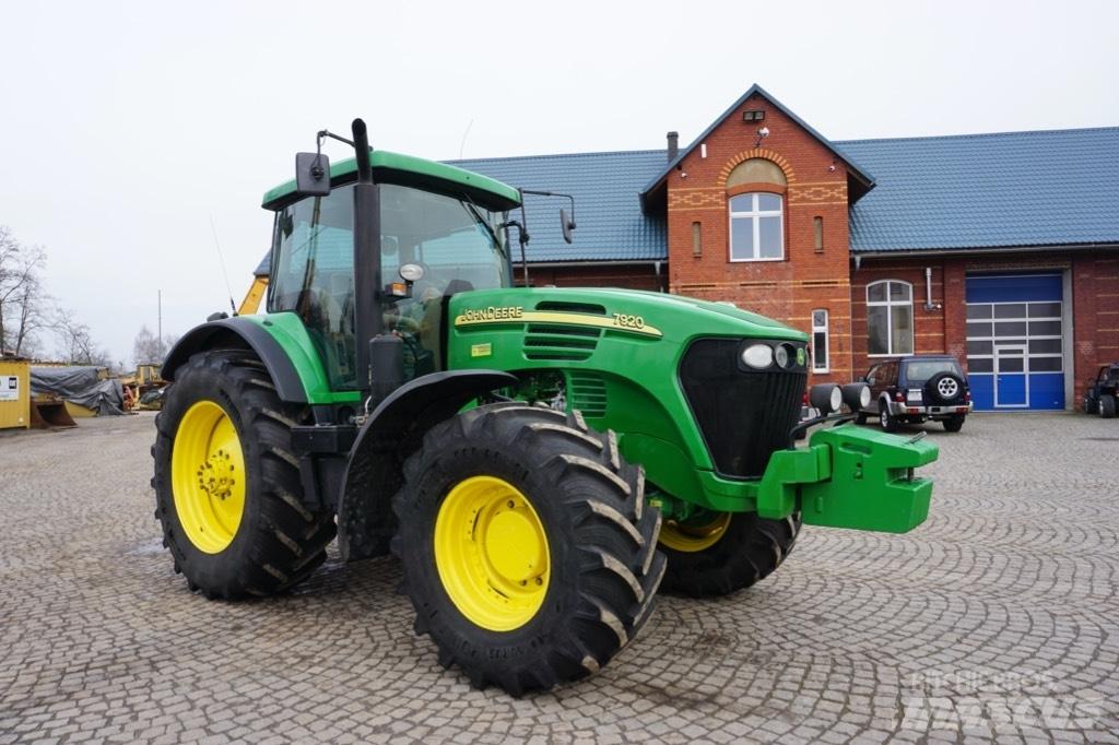 John Deere 7920 Traktoriai