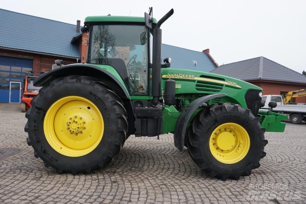 John Deere 7920 Traktoriai