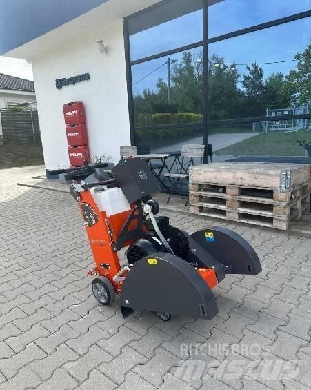 Husqvarna FS500E Statyba - Kita