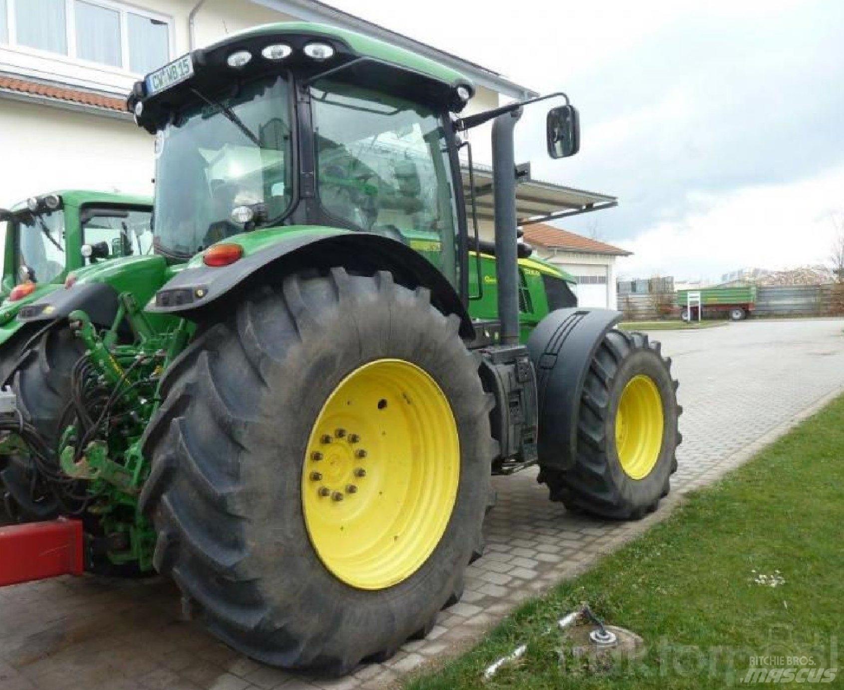 John Deere 7230R Traktoriai