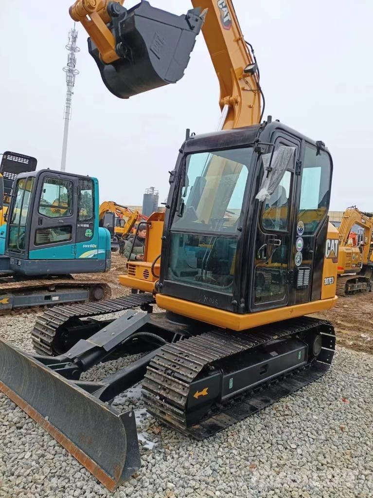 CAT 307 Vikšriniai ekskavatoriai