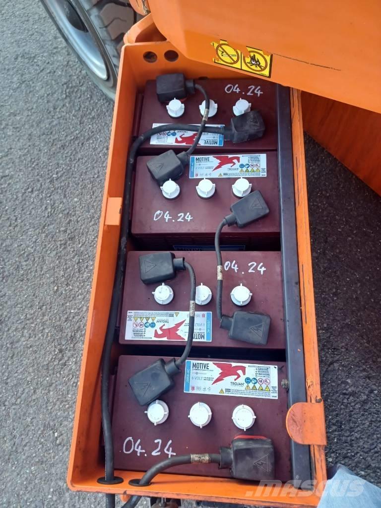 JLG E 300 AJP Alkūniniai keltuvai