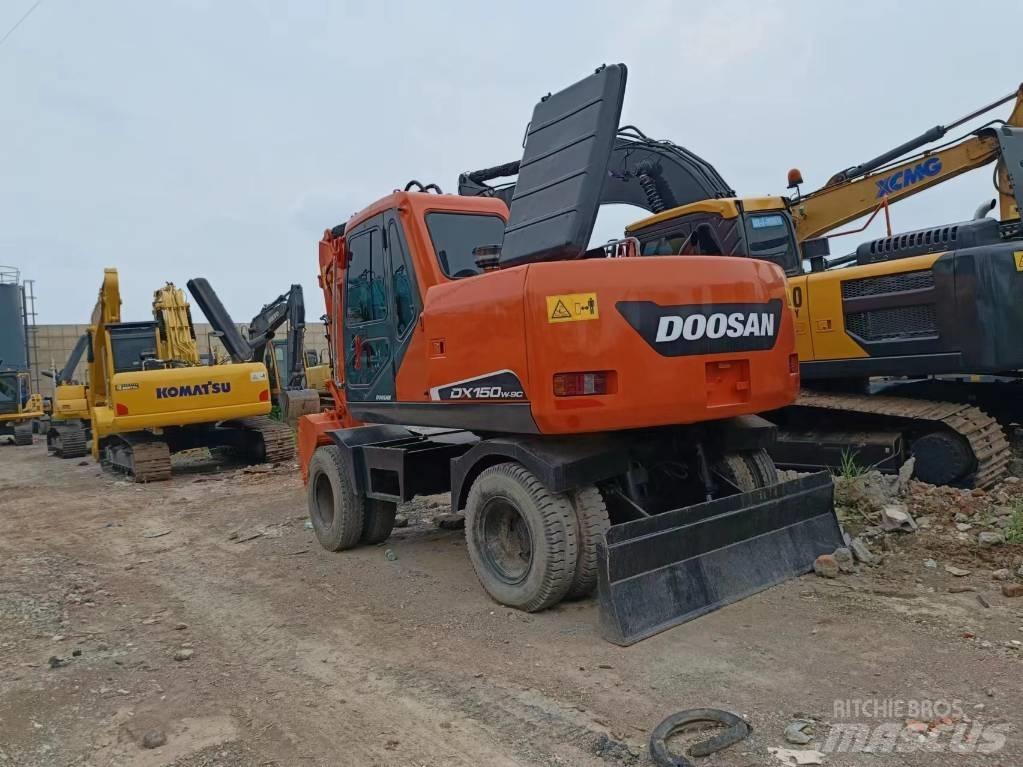 Doosan 150 W Ratiniai ekskavatoriai