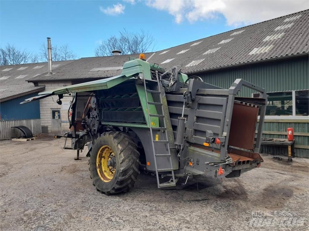 Fendt 12130N Traktoriai