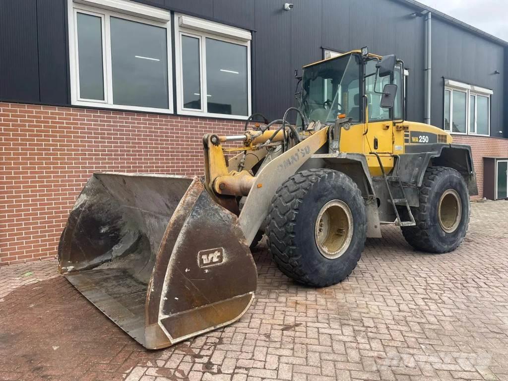 Komatsu WA250-5 Naudoti ratiniai krautuvai