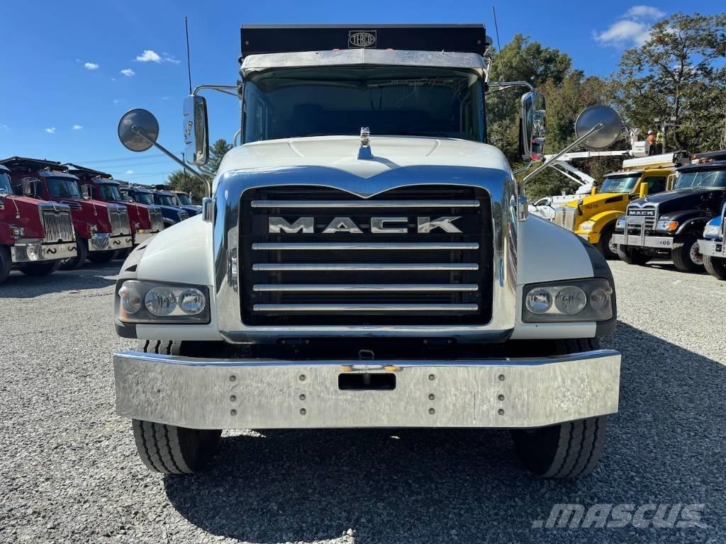 Mack Granite 84FR Savivarčių priekabų vilkikai