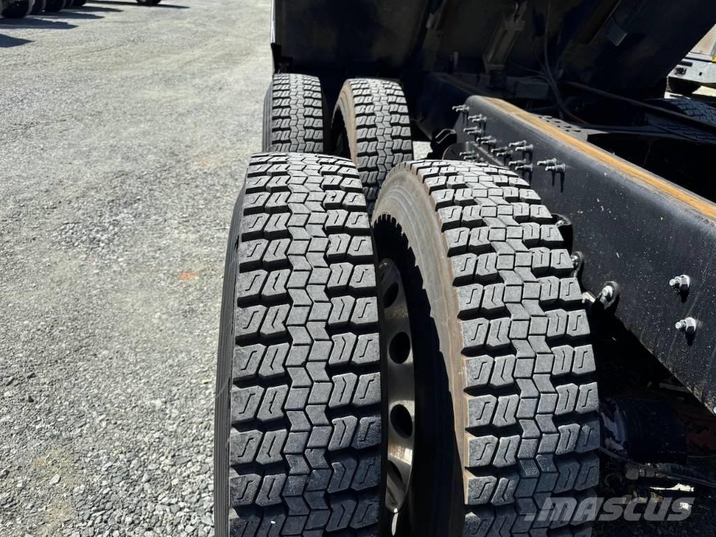 Mack Granite 84FR Savivarčių priekabų vilkikai