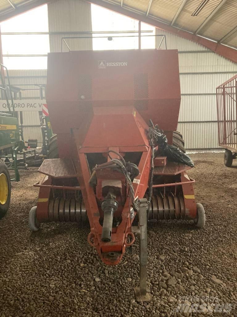 Hesston 4900 Stačiakampių ryšulių presai
