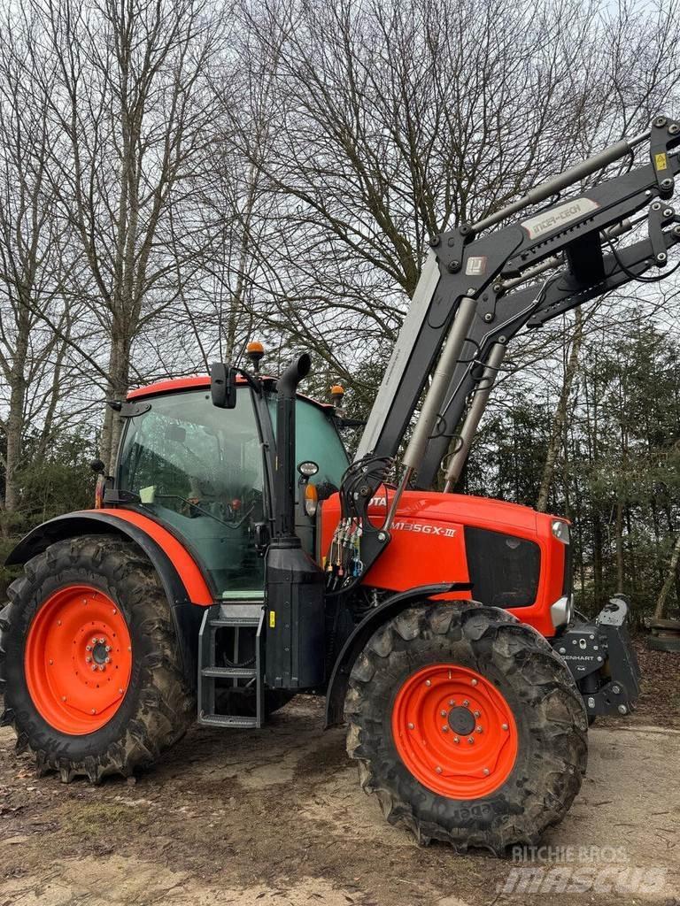 Kubota M135GX Traktoriai