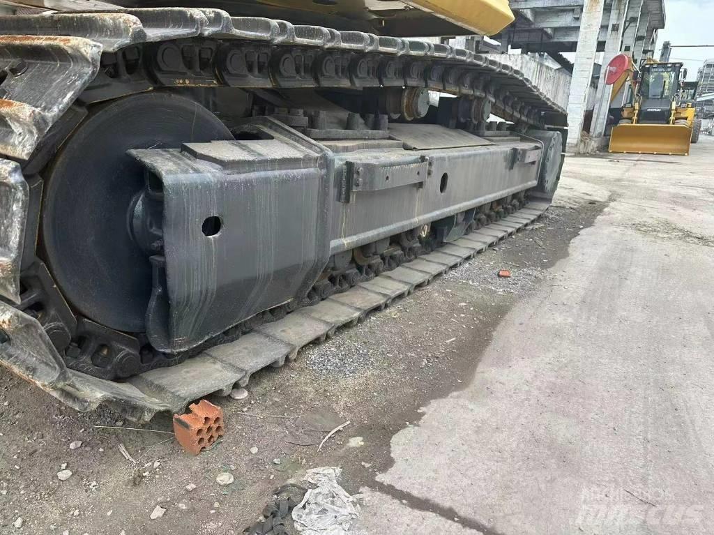 Komatsu PC 450 Vikšriniai ekskavatoriai