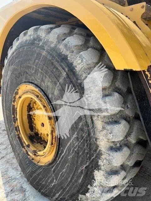 CAT 740B Karjeriniai savivarčiai