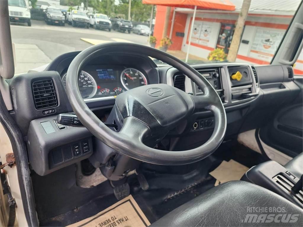 Hino 338 Sunkvežimiai su dengtu kėbulu
