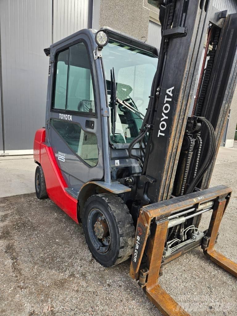 Toyota 02-8 FDF 25 Dyzeliniai krautuvai