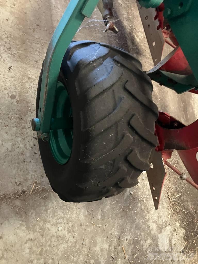 Kverneland PW100 Apverčiamieji plūgai
