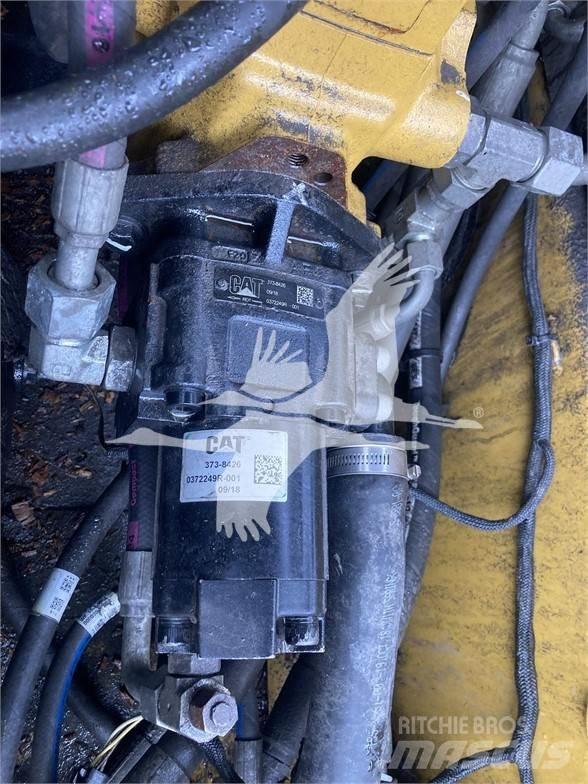 CAT 242D Krautuvai su šoniniu pasukimu