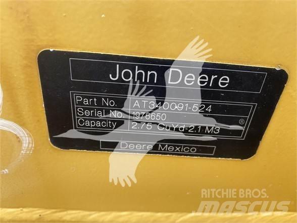John Deere  Kaušai