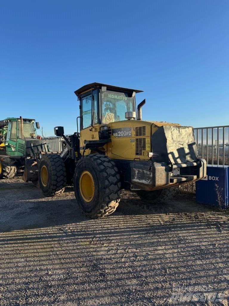 Komatsu WA 200 PZ-6 Naudoti ratiniai krautuvai