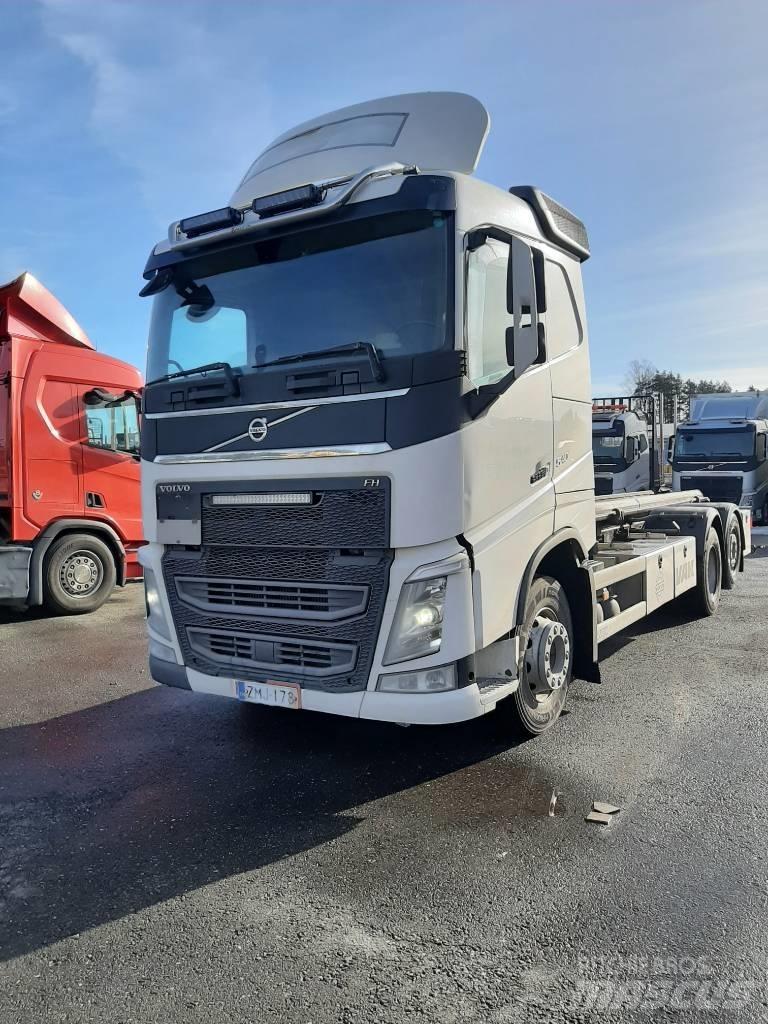 Volvo FH 13 Konteinerių nuožulnaus pakėlimo ant platformos krautuvai