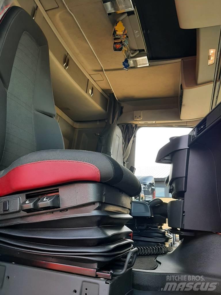 Volvo FH 13 Konteinerių nuožulnaus pakėlimo ant platformos krautuvai