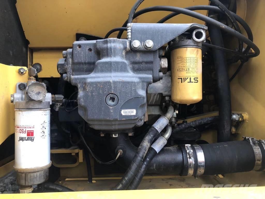 Komatsu pc220-8 Vikšriniai ekskavatoriai