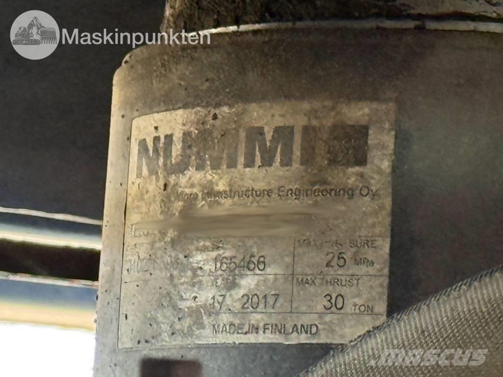 Volvo FM 6*4 Savivarčių priekabų vilkikai