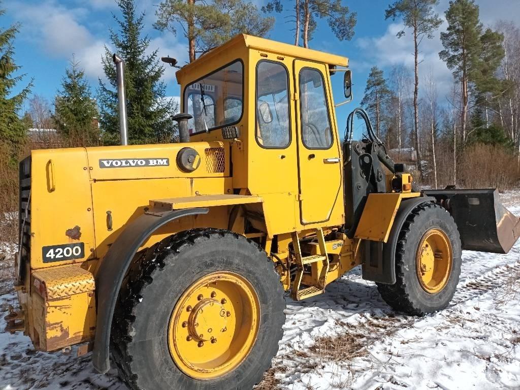 Volvo BM 4200 Naudoti ratiniai krautuvai