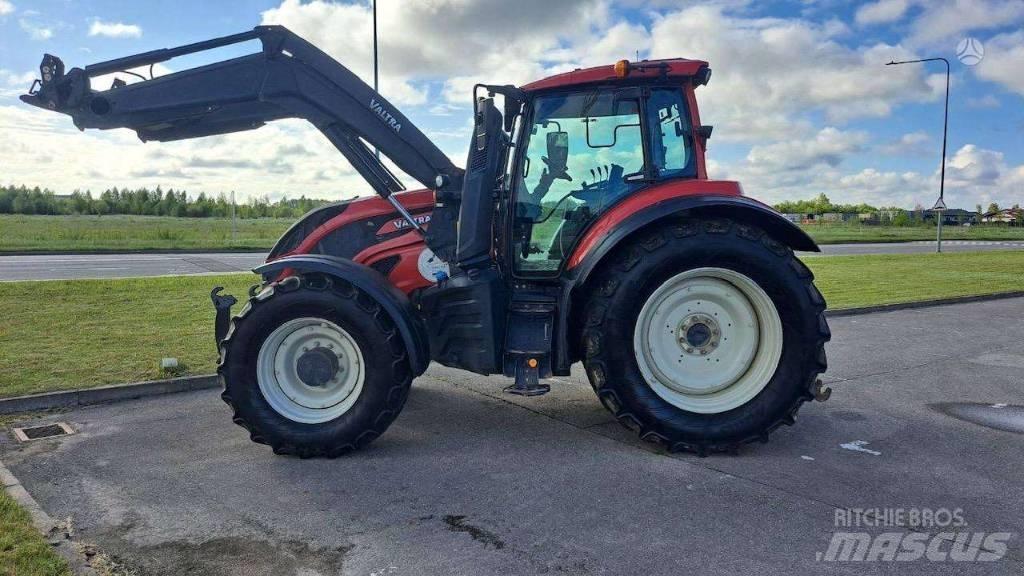 Valtra T 214 Traktoriai