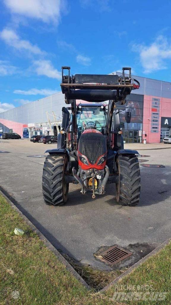 Valtra T 214 Traktoriai