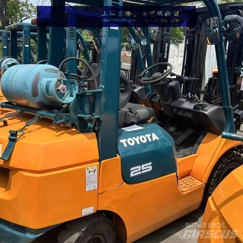 Toyota 25 Dyzeliniai krautuvai