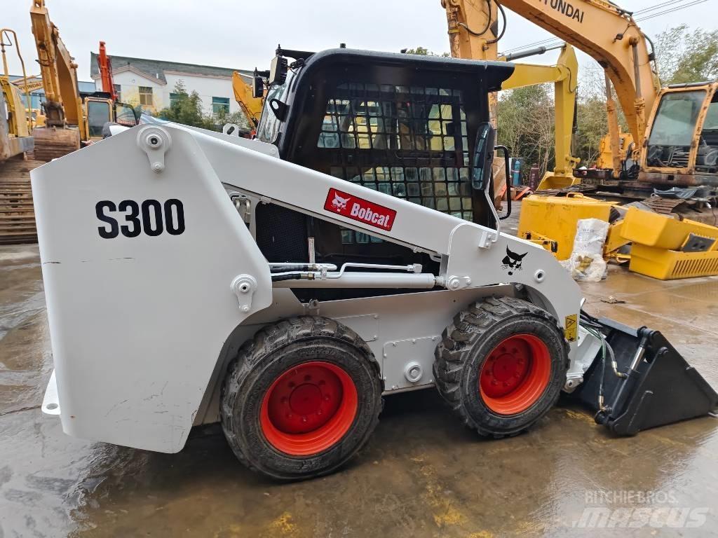 Bobcat S 300 Krautuvai su šoniniu pasukimu