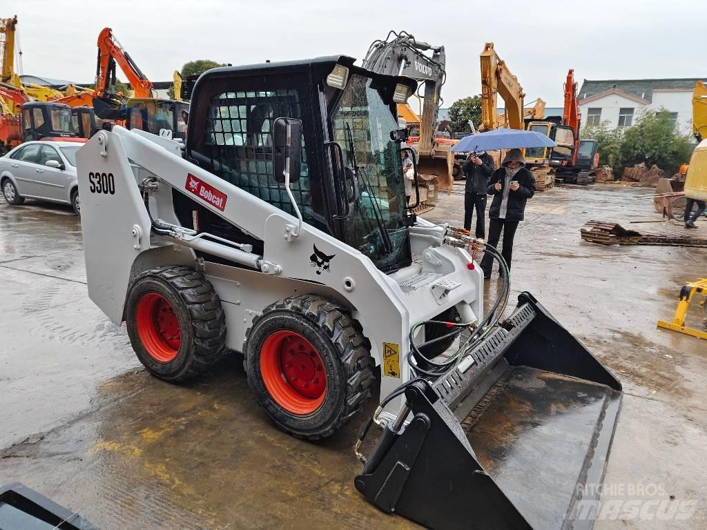 Bobcat S 300 Krautuvai su šoniniu pasukimu