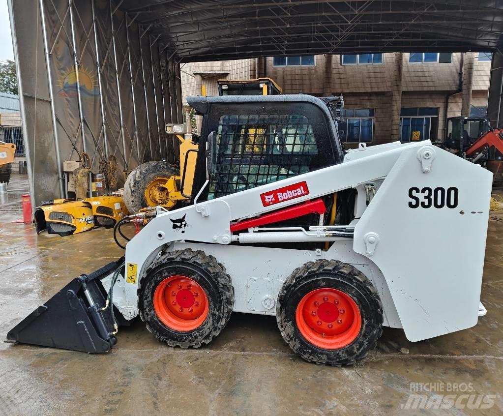 Bobcat S 300 Krautuvai su šoniniu pasukimu