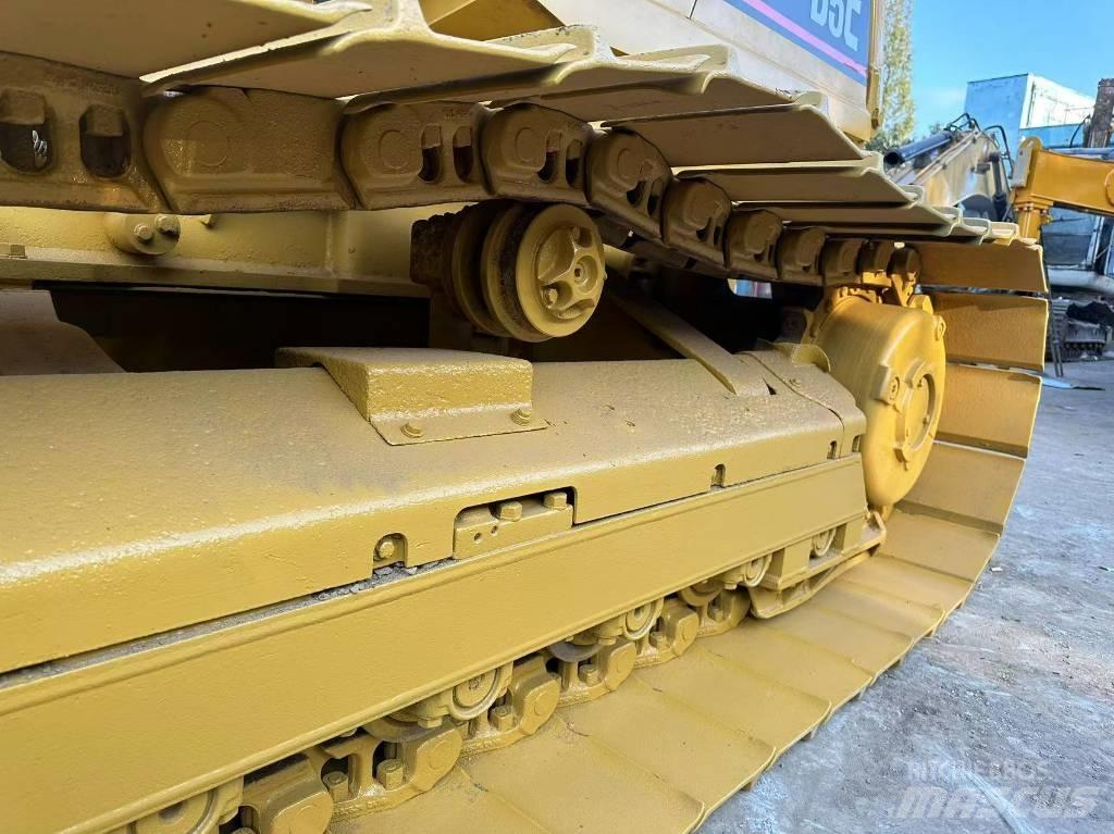 CAT D 5 C Vikšriniai buldozeriai
