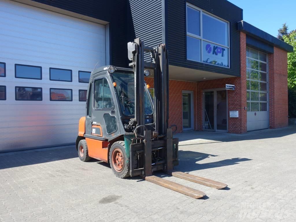 Nissan FGD 02A30Q Dyzeliniai krautuvai