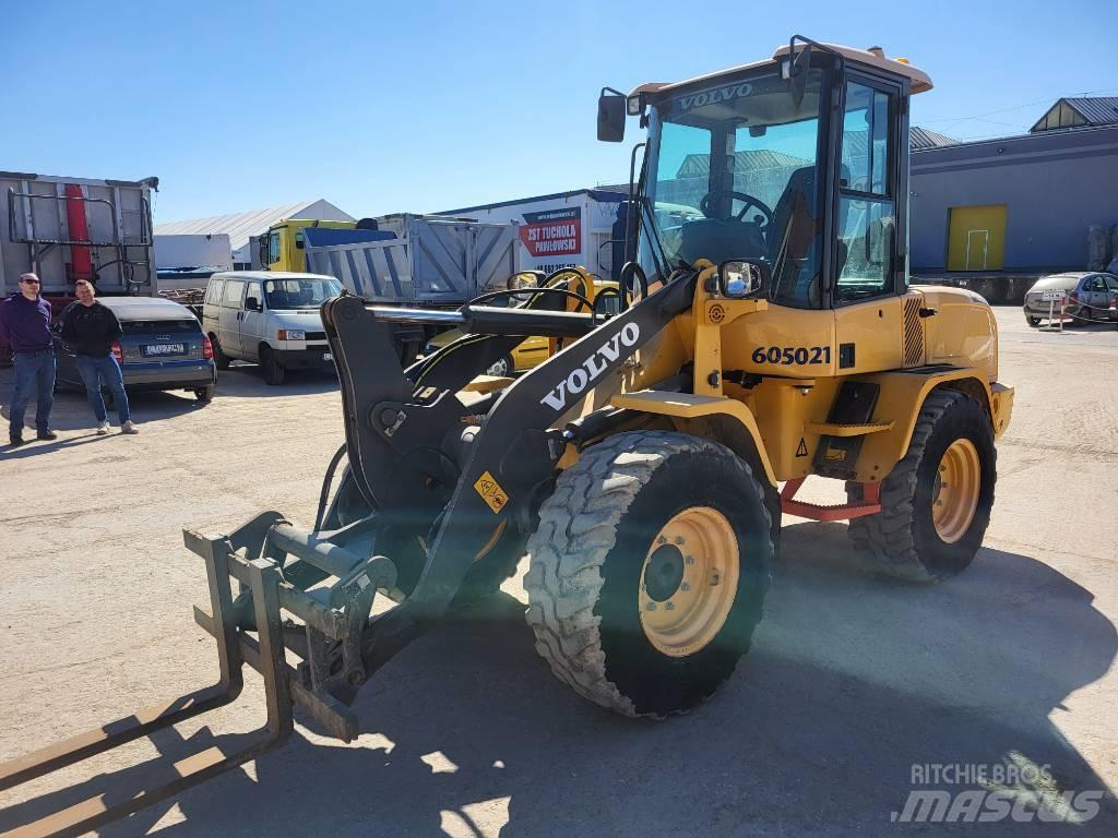 Volvo L 30 G Naudoti ratiniai krautuvai