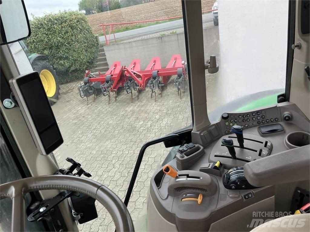 John Deere 6120M Traktoriai