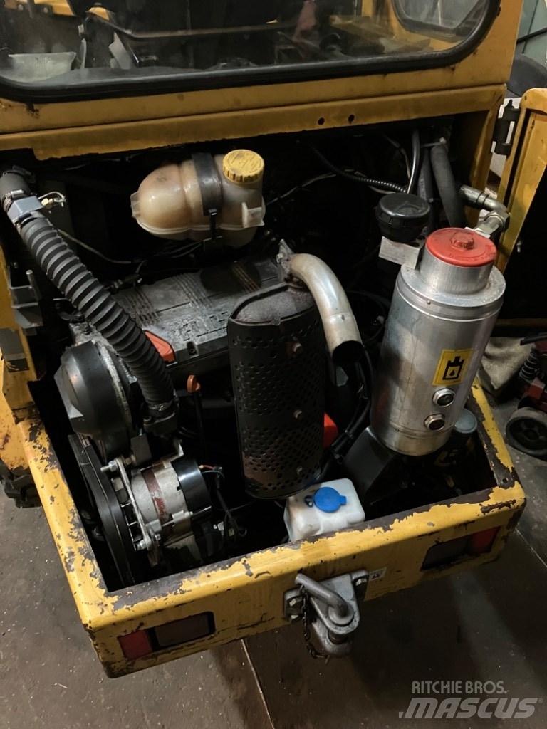 Volvo ZL 302 Naudoti ratiniai krautuvai