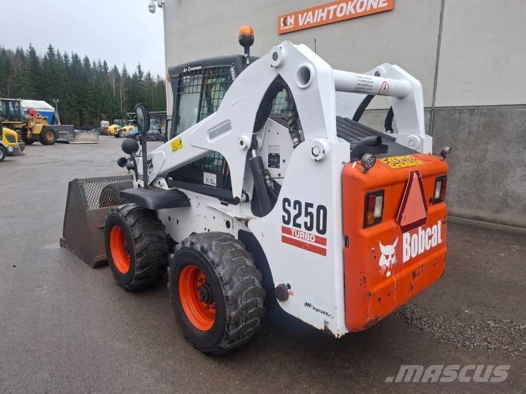Bobcat S 250 Krautuvai su šoniniu pasukimu