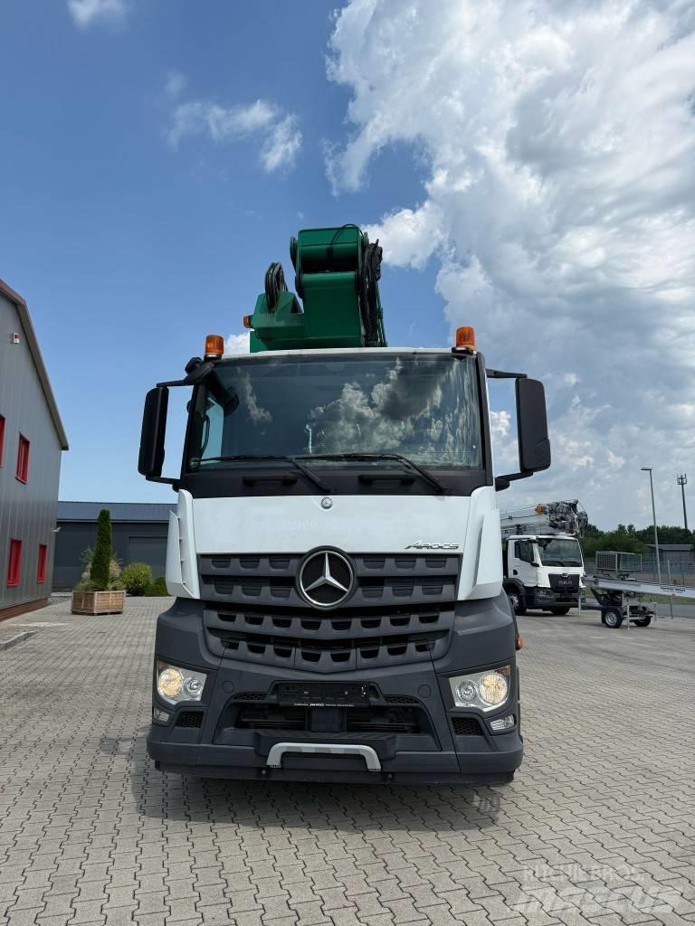 Mercedes-Benz 2643 Neapdoroto reljefo kranai