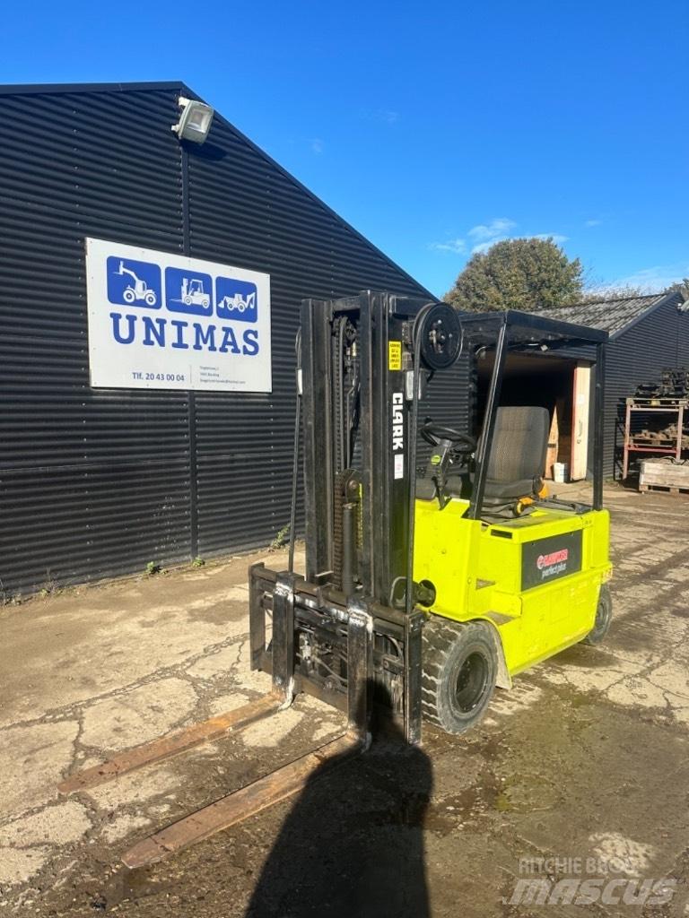 Clark CM25 Elektriniai šakiniai krautuvai