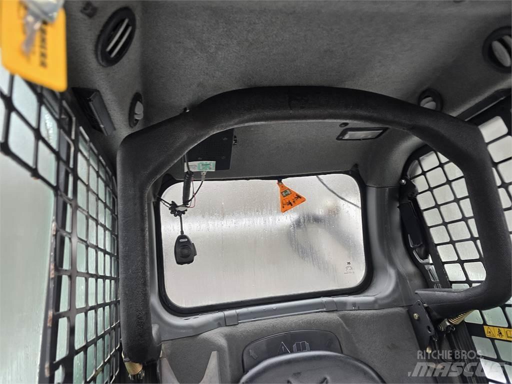 Bobcat S590 Krautuvai su šoniniu pasukimu