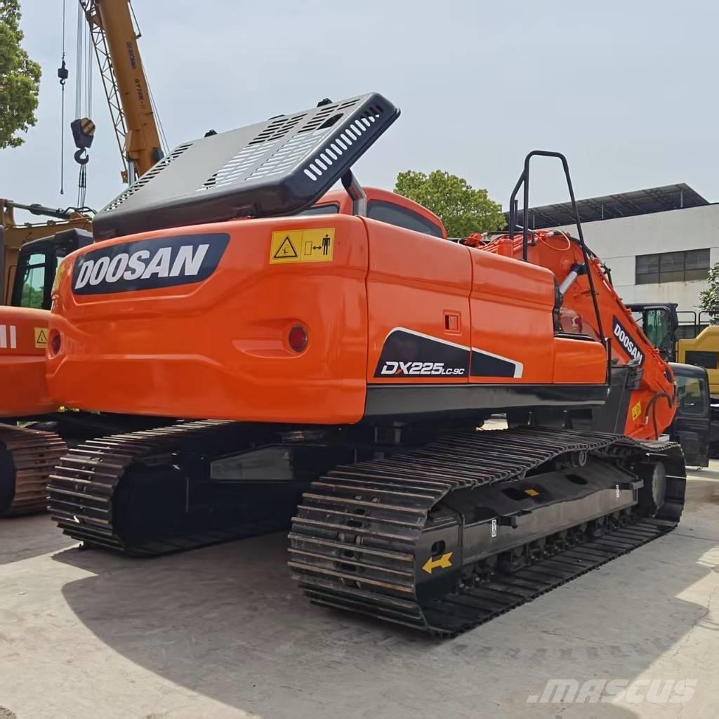 Doosan DX 225 Vikšriniai ekskavatoriai