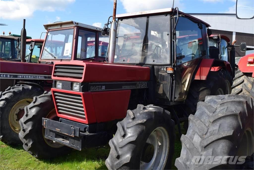 Case IH 844 XLN Traktoriai