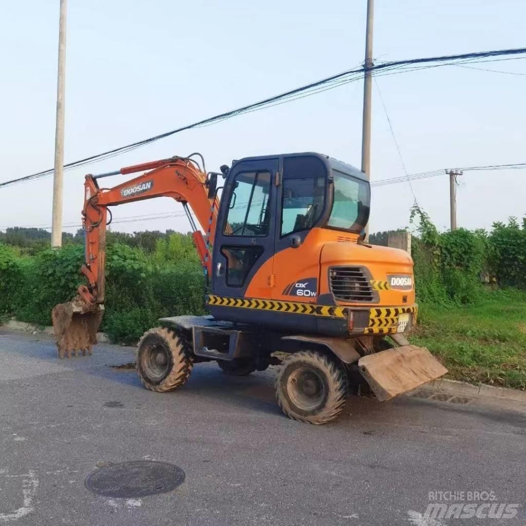 Doosan DX60W Ratiniai ekskavatoriai