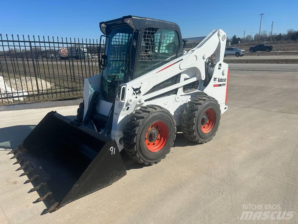 Bobcat S740 Krautuvai su šoniniu pasukimu