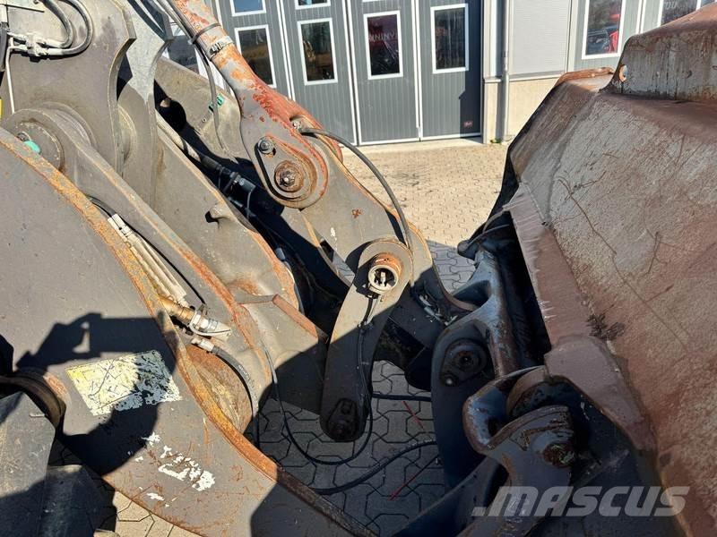 Volvo L90F Naudoti ratiniai krautuvai