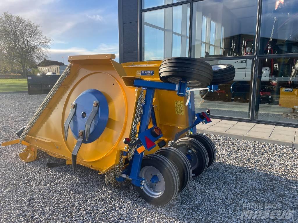 Bomford TriWing 4600 Šienapjovės