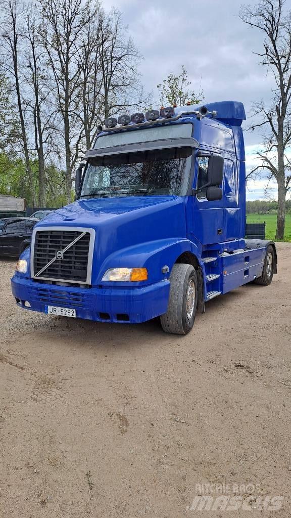 Volvo NH 12 Naudoti vilkikai