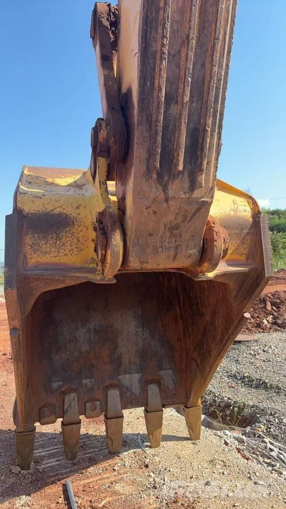 Komatsu PC500LC-10MO Vikšriniai ekskavatoriai